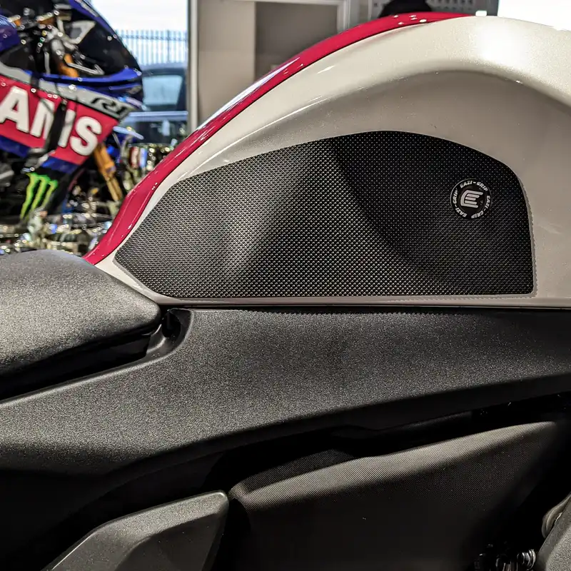 Eazi-Grip Yamaha R7 2021-2024 Black Tank Grips - PRO