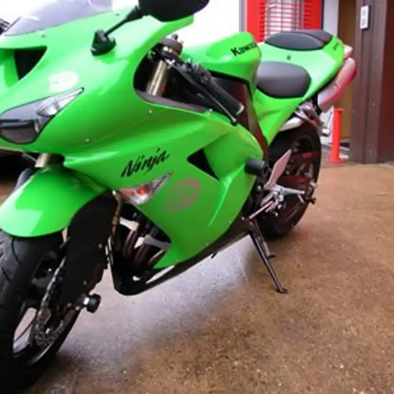 Crash Protectors - Classic Style  for Kawasaki ZX-10R '06-'07 c/w Water Bottle.